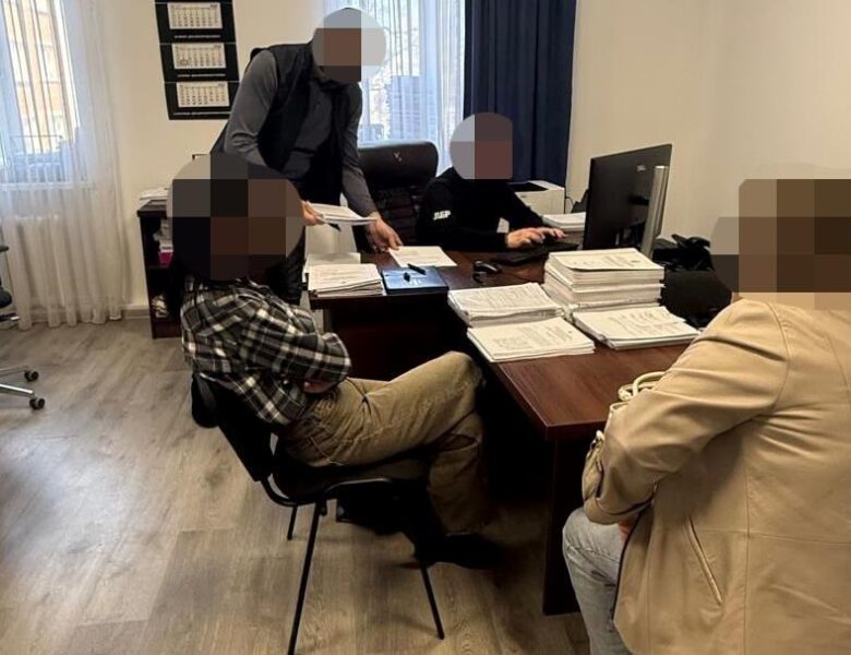 Посадовицю з Рівненщини підозрюють у масштабній вирубці лісу