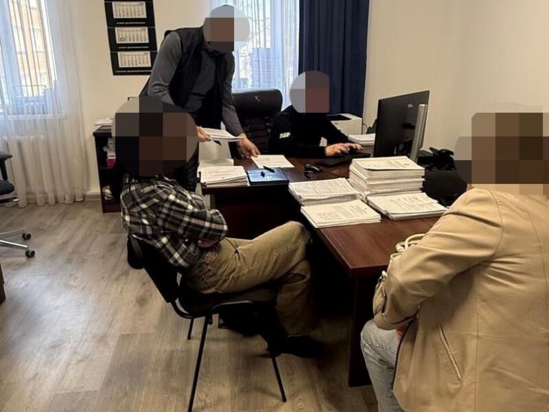 Посадовицю з Рівненщини підозрюють у масштабній вирубці лісу