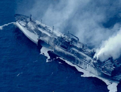 Пошкоджений російський газовоз дрейфує в Середземному морі