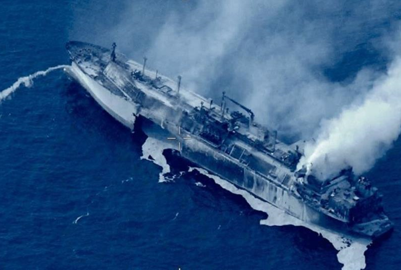 Пошкоджений російський газовоз дрейфує в Середземному морі