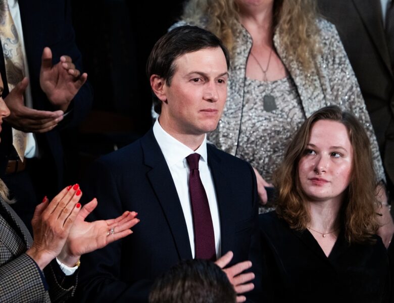 Працюючи посланцем США, зять Трампа збирає мільярди для своєї фірми