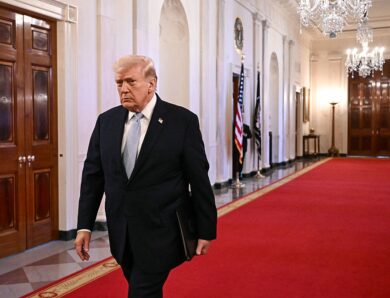 Рейтинг схвалення Трампа впав до найнижчого рівня