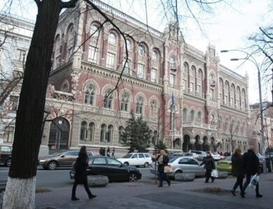 Резерви України зменшились вперше за пів року