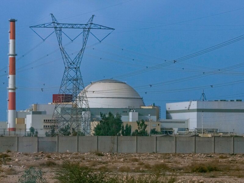 Росія зупинила роботи на АЕС Бушер, що будується в Ірані
