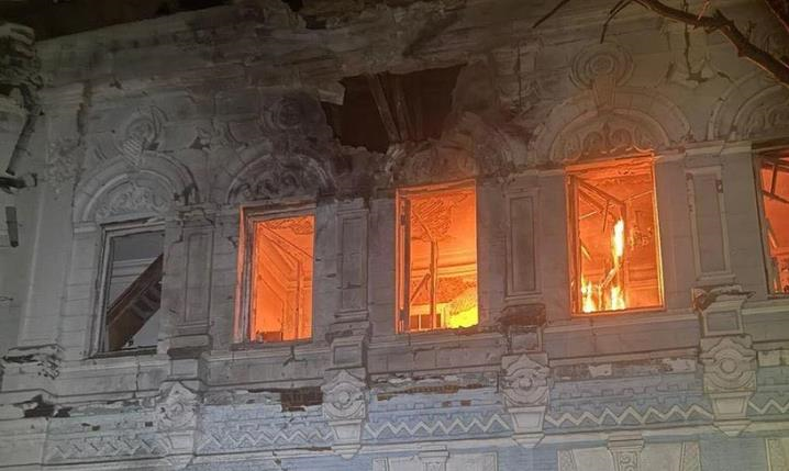 Росіяни влучили у бібліотеку у центрі Новгород-Сіверська