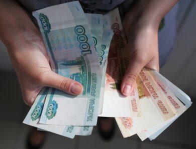 Росіяни за місяць винесли з банків рекордну кількість готівки