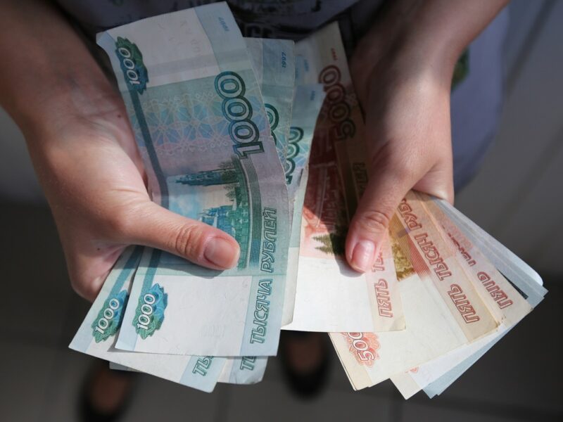 Росіяни за місяць винесли з банків рекордну кількість готівки