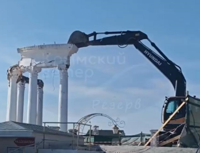 Росіяни знищили “візитівку” Алушти – білу ротонду