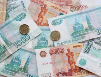 Російський рубль упав до мінімуму за 11 тижнів