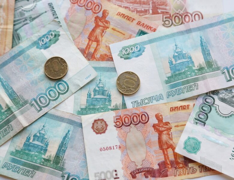 Російський рубль упав до мінімуму за 11 тижнів