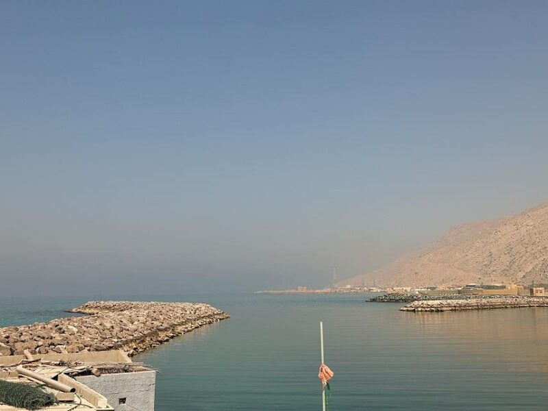 Рух суден в Ормузькій протоці зупинився майже повністю