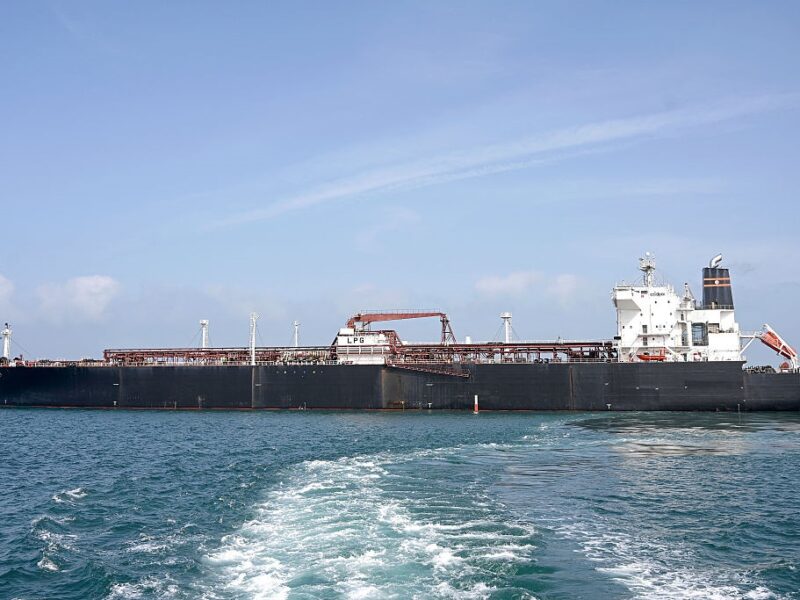 Саудівська нафта прорвалася через Ормузьку протоку