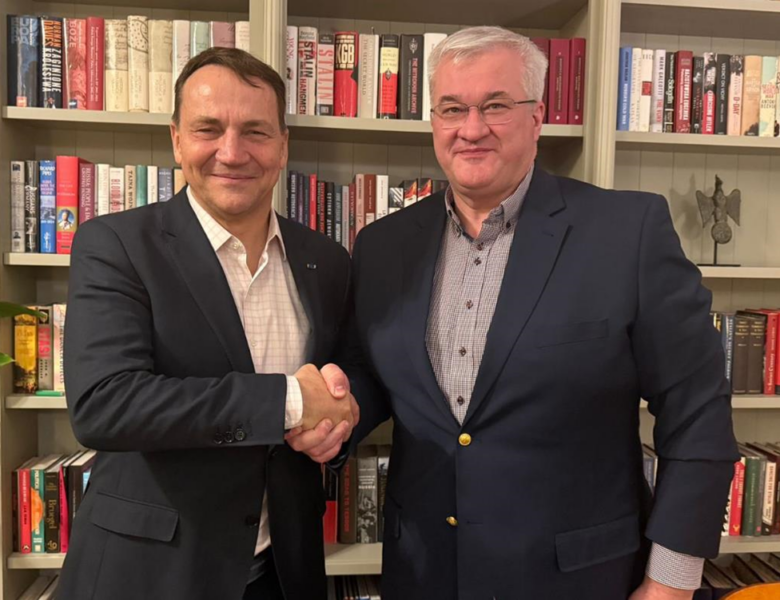 Сибіга та Сікорський обговорили підтримку України