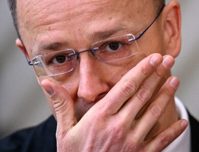 Сіярто прибув до Москви для переговорів про енергопостачання