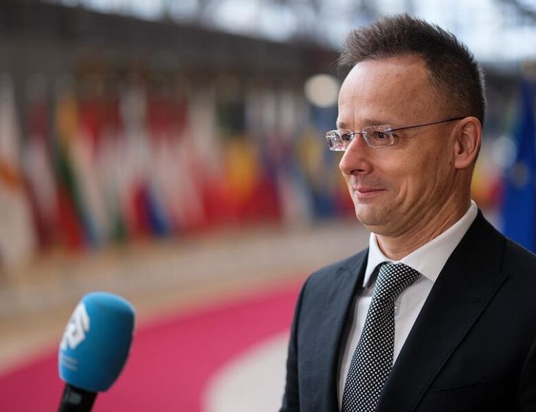 Сійярто примарилися “гроші української військової мафії” в Угорщині