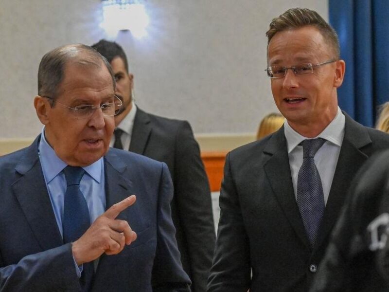 Сійярто просив Лаврова сприяти перемозі партії Фіцо – ЗМІ