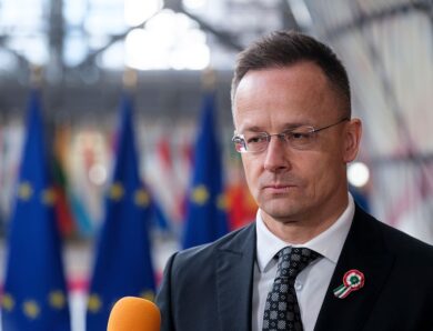 Сійярто телефонував та звітував Лаврову з засідань ЄС – ЗМІ