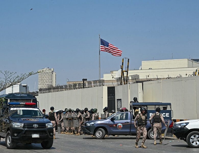 США наказали частині персоналу залишити Пакистан і Кіпр