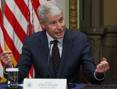 США обіцяють не знімати санкції з російської нафти