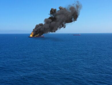 США потопили перший у світі носій бойових дронів