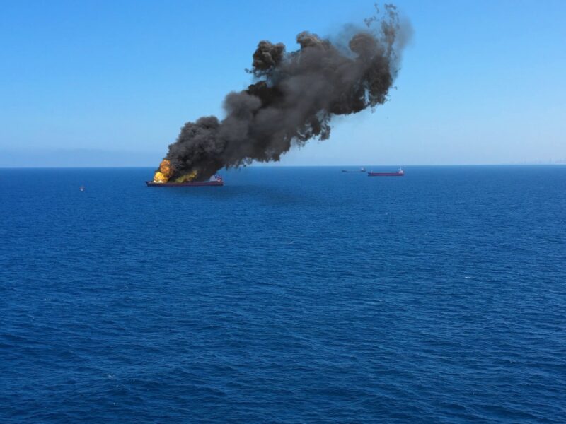 США потопили перший у світі носій бойових дронів