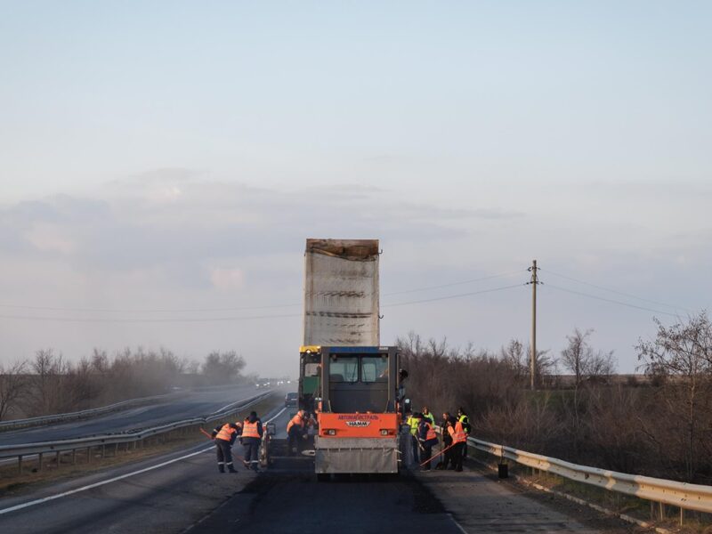 Стало відомо, коли в Україні завершать ремонт доріг