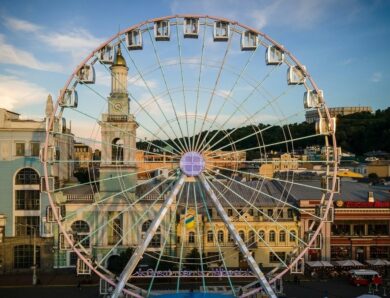 Суд скасував арешт колеса огляду на Контрактовій площі в Києві