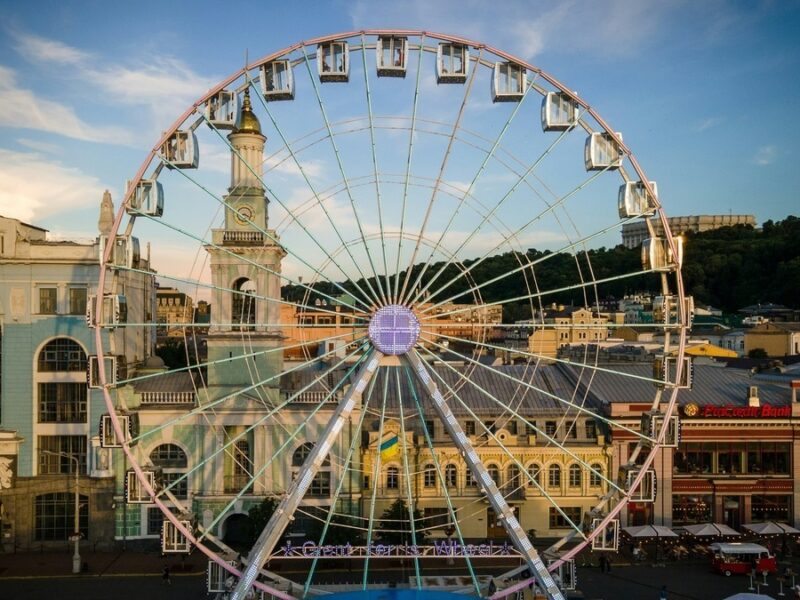 Суд скасував арешт колеса огляду на Контрактовій площі в Києві