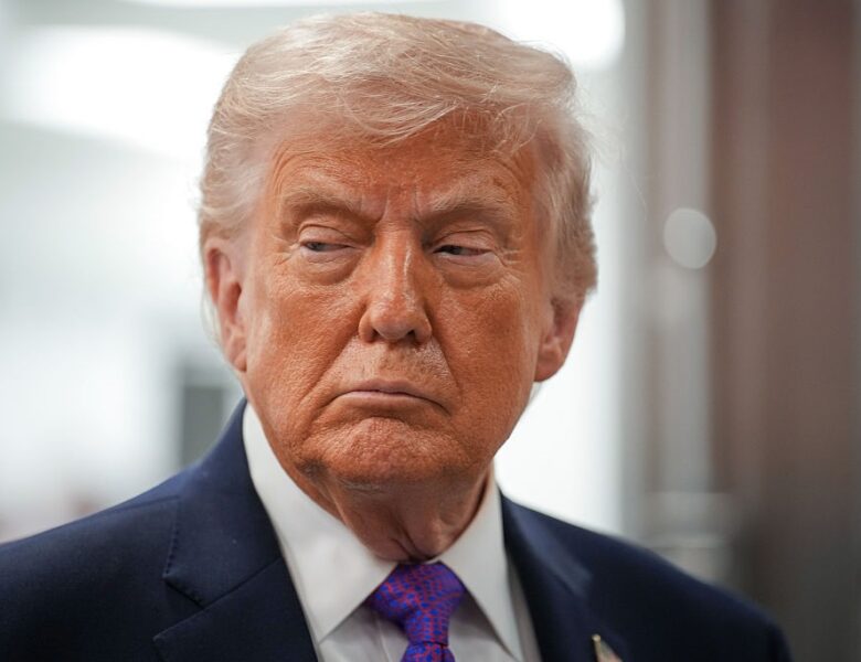 Трамп погрожує скерувати агентів ICE до аеропортів