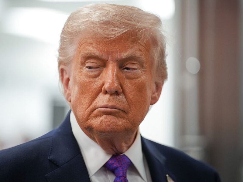 Трамп погрожує скерувати агентів ICE до аеропортів