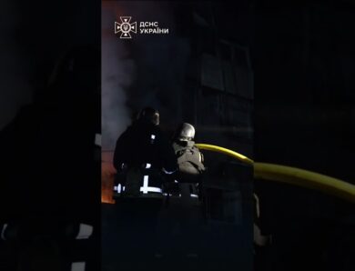 Рятувальники шукають життя серед руїн