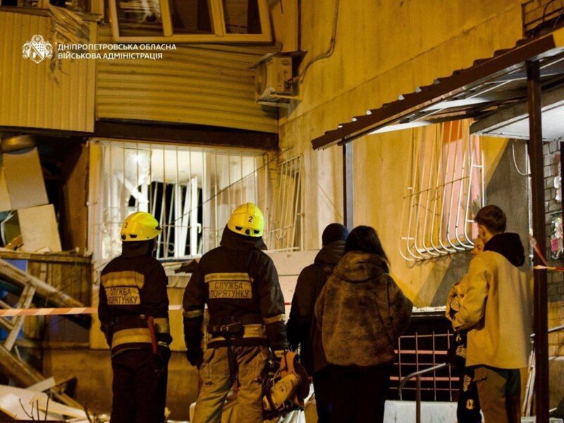 У Дніпрі пошкоджено вісім багатоповерхівок