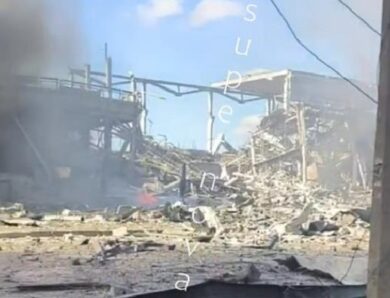 У Донецьку потужна пожежа після ракетного удару