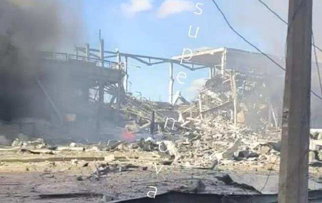 У Донецьку потужна пожежа після ракетного удару