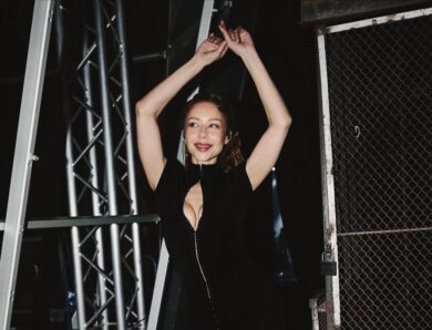 У Кароль під час концерту розстебнулася сукня