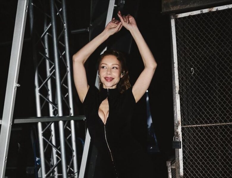 У Кароль під час концерту розстебнулася сукня