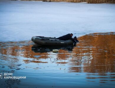 У Харкові двоє дітей загинули, провалившись під кригу