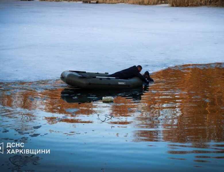 У Харкові двоє дітей загинули, провалившись під кригу