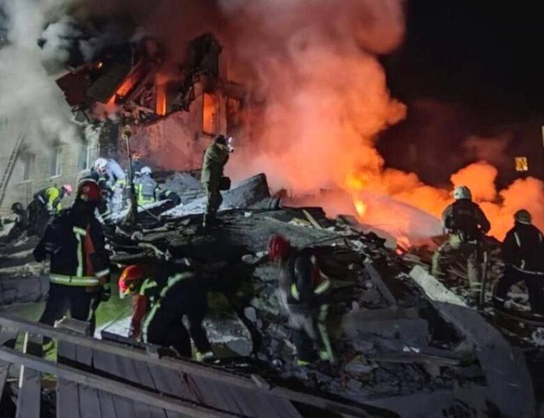 У Харкові не можуть дістати людей з-під завалів