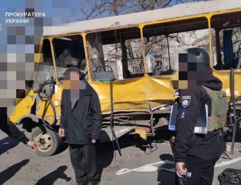 У Херсоні дрон атакував маршрутку, 20 поранених