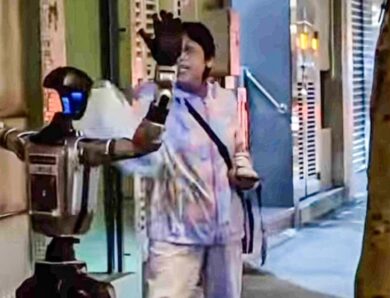 У Китаї поліція заарештувала людиноподібного робота