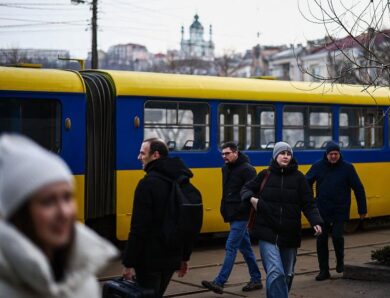 У Києві електротранспорт призупинив рух на окремих ділянках