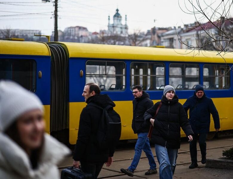 У Києві електротранспорт призупинив рух на окремих ділянках