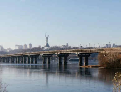 У Києві перевірили міст Патона та відповіли, чи безпечно ним їздити