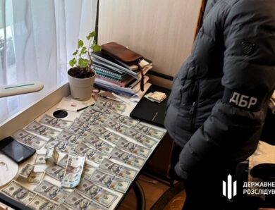 У Києві військовий продав два автомати Калашникова