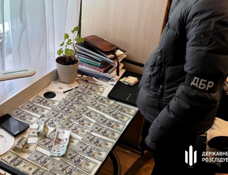 У Києві військовий продав два автомати Калашникова