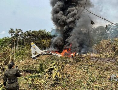 У Колумбії розбився літак із понад сотнею військових на борту