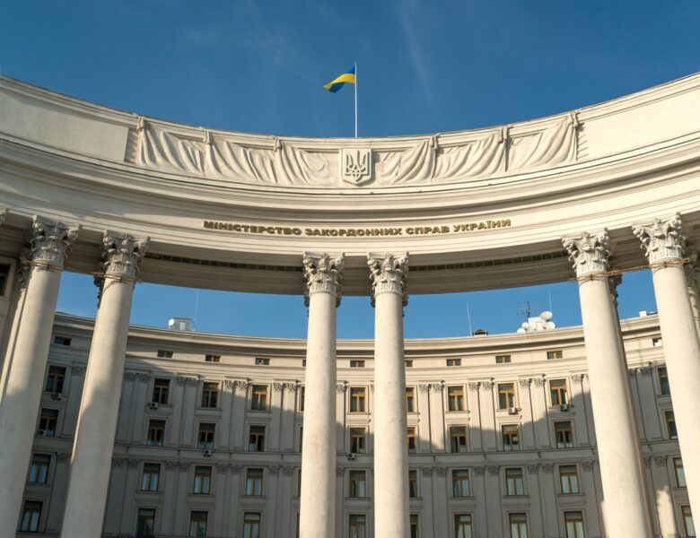 У МЗС засудили утримання українських громадян в Будапешті