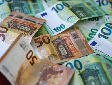 У Німеччині 7-річний хлопчик приніс до школи 5000 євро