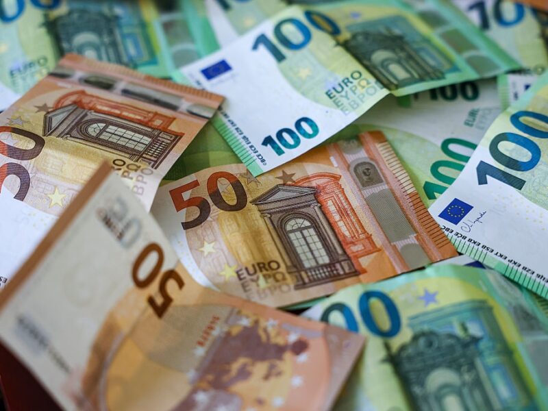 У Німеччині 7-річний хлопчик приніс до школи 5000 євро